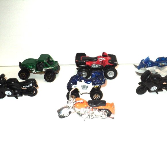 Lot of 7 Motorcycles, Snowmobile, Sand Shredder, ATV Vehicles, Plastic & Diecast - Picture 2 of 4